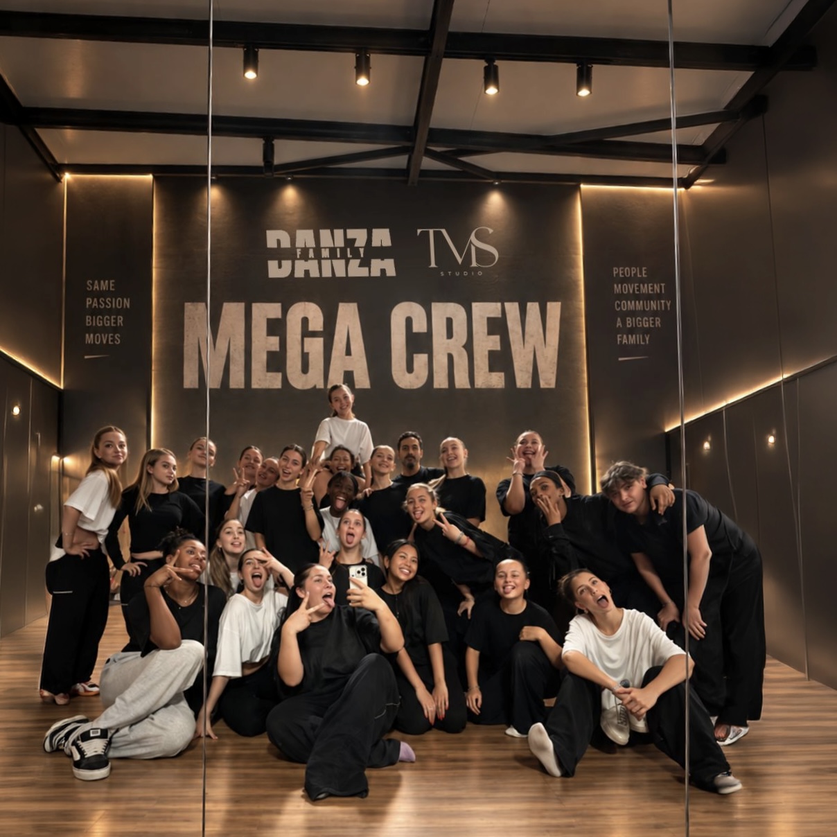 Le Mega Crew réuni au studio DANZA et TMS Studio