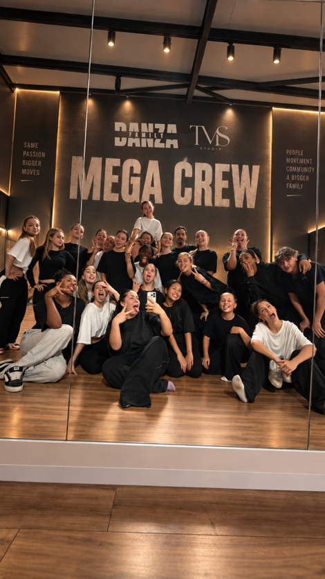 Le Mega Crew réuni au studio DANZA et TMS Studio